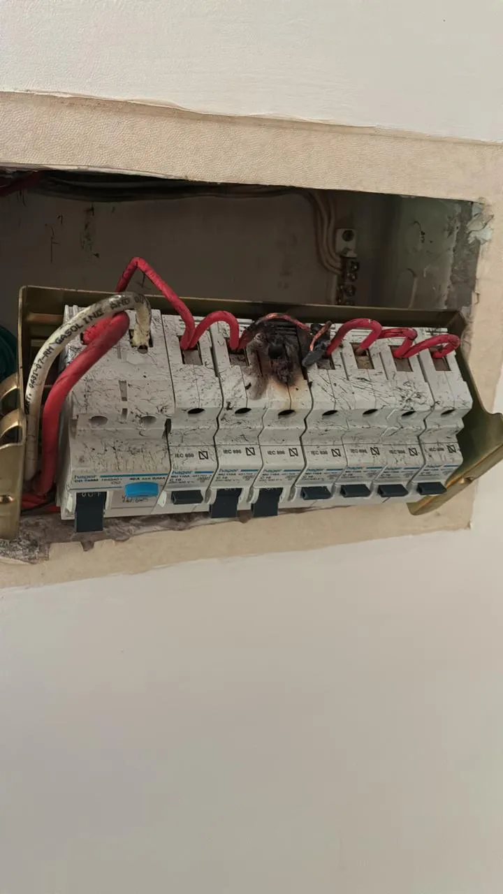 Falla crítica en tablero eléctrico para atención de emergencia