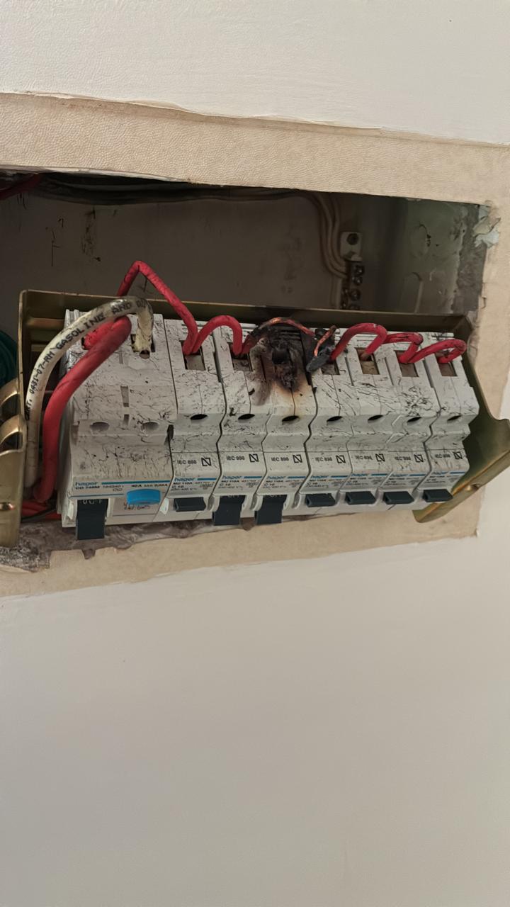 Falla crítica en tablero eléctrico para atención de emergencia